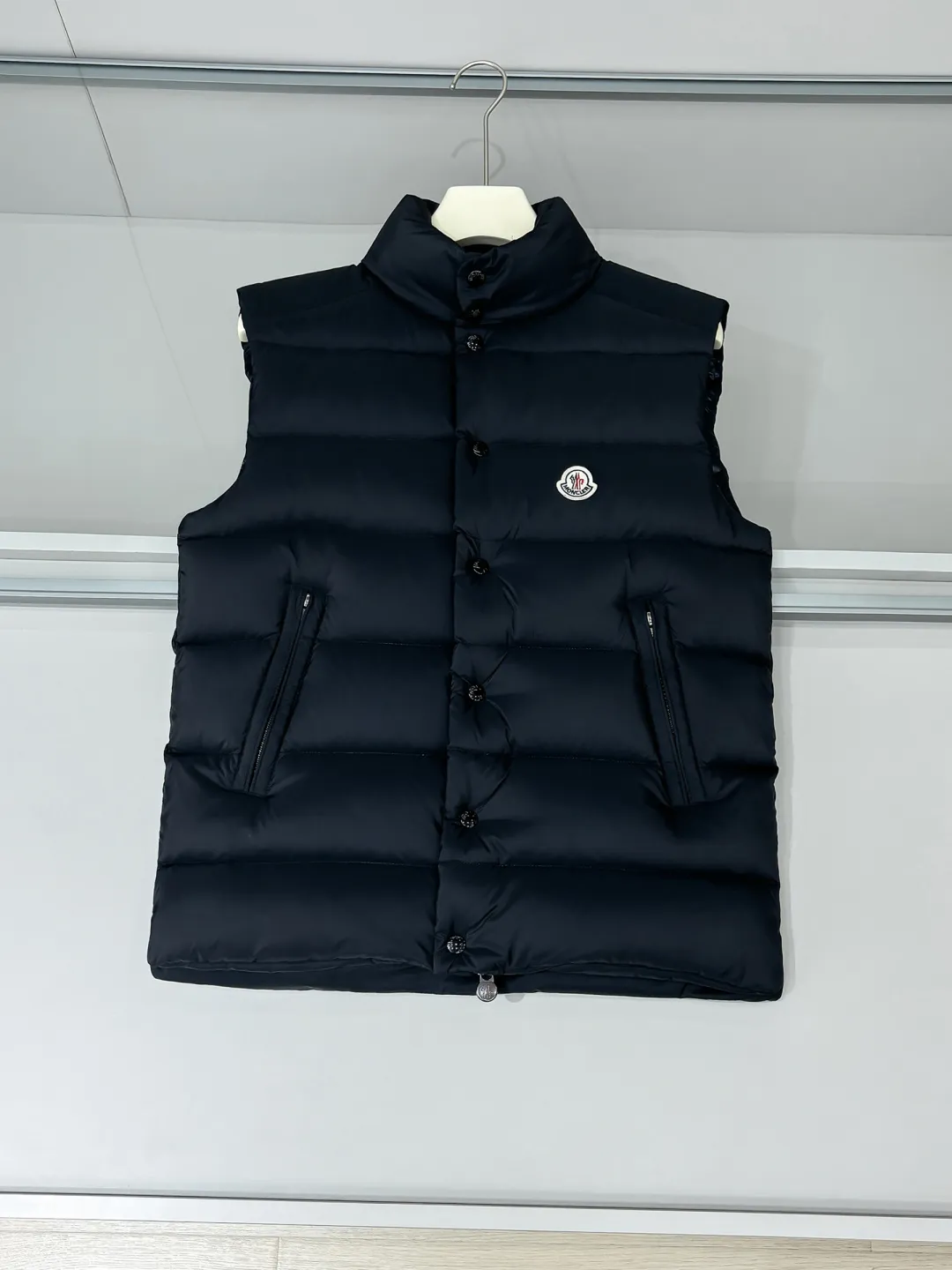 Tibb Moncler Classic ， 80 。 longue saison ， 。 。 ： longue saison Longue saison ， ， Same Style :Black 25001Size : 1-5 1 ： 46cm- 116cm- 65cm 2 ： 48cm- 118cm- 67cm 3 ： 50cm- 120cm- 69cm 4 : 52cm- 122cm- 71cm 5 : 54cm- 124cm- 73cm